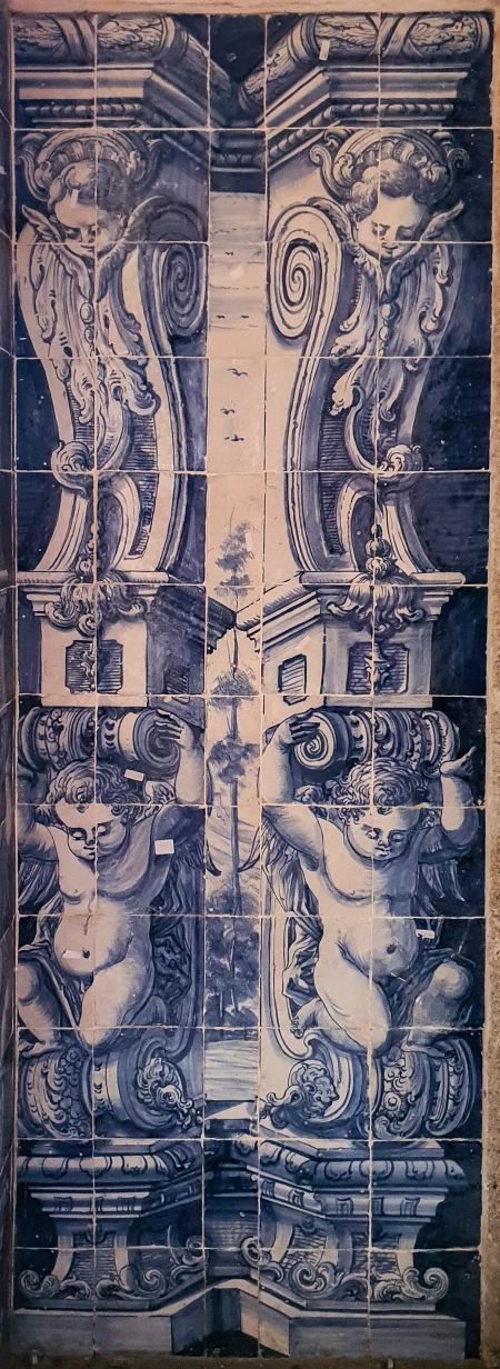 Painel de azulejos (árvore central com gaivotas)